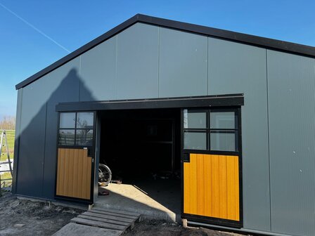 Paardenstal 8x23m te Oosterzee