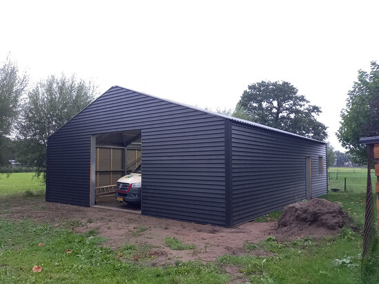 Zadeldak loods 10x12x3m