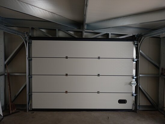 Overheaddeur lessenaarsdak loods multiloods.nl