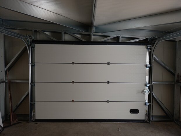 Overheaddeur lessenaarsdak loods multiloods.nl
