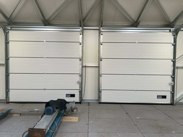 Daklijnvolgende overheaddeur Multi Loods