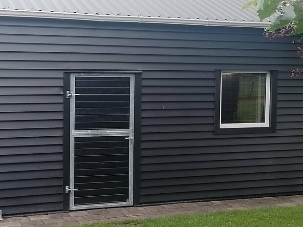 Staalrabat | 125mm plank hoote | Houtnerf structuur mat zwart | vanaf &euro; 24,95/m2