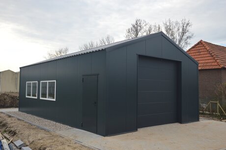 Zadeldak loods 10x18m | On-geïsoleerd vanaf € 30.995,- | Geïsoleerd vanaf € 37.315,-| Excl. BTW Zadeldak loods 10x18m | On-geïsoleerd vanaf € 30.995,- | Geïsoleerd vanaf € 37.315,-| Excl. BTW