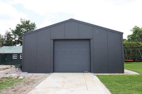 Zadeldak loods 7x16m | On-geïsoleerd vanaf € 21.405,- | Geïsoleerd vanaf € 25.970,-| Excl. BTW Zadeldak loods 7x16m | On-geïsoleerd vanaf € 21.405,- | Geïsoleerd vanaf € 25.970,-| Excl. BTW