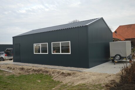 Zadeldak loods 5x10m | Diverse goot-/nokhoogtes | Vanaf € 20.069,- excl. BTW Zadeldak loods 5x10m | Diverse goot-/nokhoogtes | Vanaf € 20.069,- excl. BTW