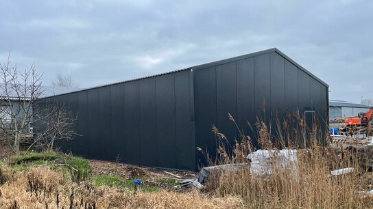 Zadeldak loods 9x14m | Diverse goot-/nokhoogtes | Vanaf € 34.536,- excl. BTW Zadeldak loods 9x14m | Diverse goot-/nokhoogtes | Vanaf € 34.536,- excl. BTW