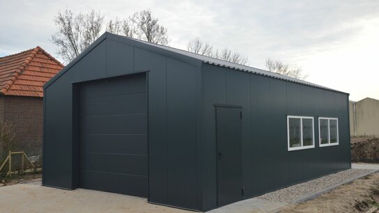 Zadeldak loods 10x14m | On-geïsoleerd vanaf € 27.100,- | Geïsoleerd vanaf € 32.345,-| Excl. BTW Zadeldak loods 10x14m | On-geïsoleerd vanaf € 27.100,- | Geïsoleerd vanaf € 32.345,-| Excl. BTW