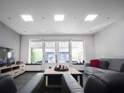 Daglicht in u aanbouw met ingestucte plafondplaat Daglicht in u aanbouw met ingestucte plafondplaat